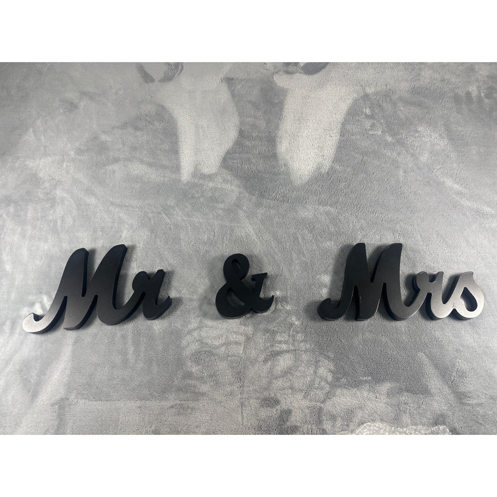 Black Wooden Mr & Mrs‎ Wedding Signs Freestanding Sweetheart Table Decor 3 Piece